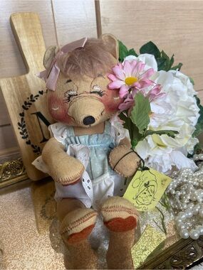 VTG ‘85 Annalee doll country bear w/ blue  outfit and a pink hair bow